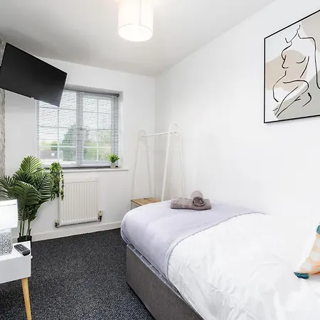 5br 2ba With Garden Parking Near Leeds Fun