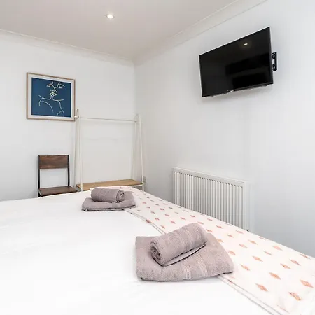 Apartment 5br 2ba With Garden Parking Near Leeds Fun *