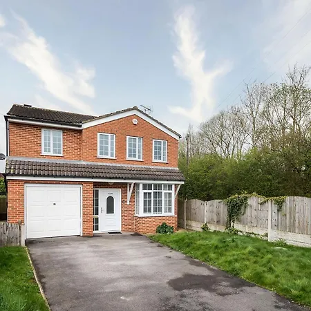 5br 2ba With Garden Parking Near Leeds Fun Sherburn in Elmet