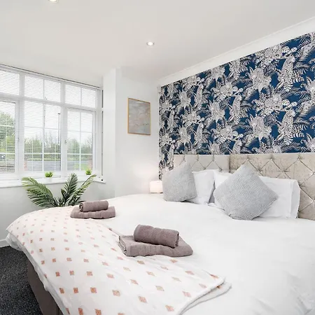 5br 2ba With Garden Parking Near Leeds Fun