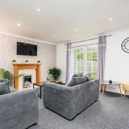 5br 2ba With Garden Parking Near Leeds Fun Apartment *