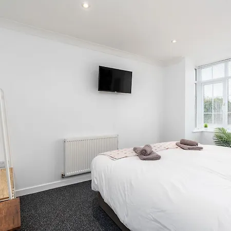 5br 2ba With Garden Parking Near Leeds Fun Apartment Sherburn in Elmet