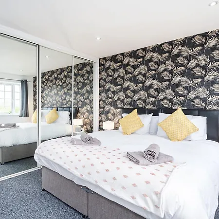 5br 2ba With Garden Parking Near Leeds Fun